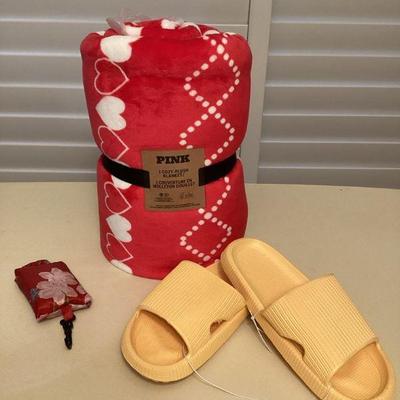 MSS230 Pink Plush Blanket, House Slipper Slides & Compact Re-Usable Tote Bag