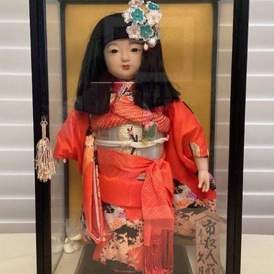 MSS011 Japanese Doll In Glass Case