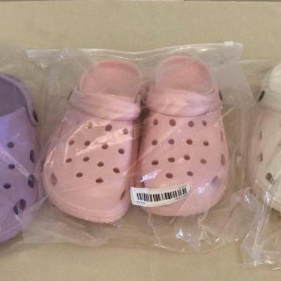 MSS203 Three Pairs Of Clogs Womenâ€™s Size 7-8? New