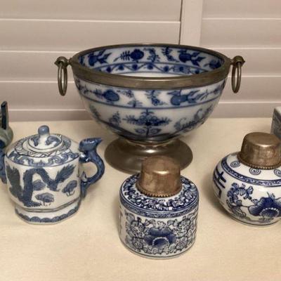 MSS026 Blue & White Chinese Ceramic Vessels