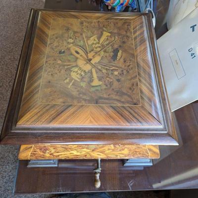 Sorrento music box and discs