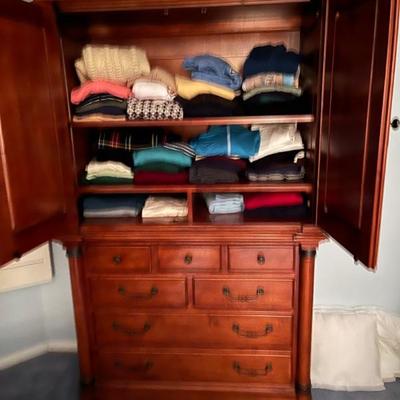 Tons of menâ€™s clothing , jackets , suits , pants , shirts , shoes , hats 
