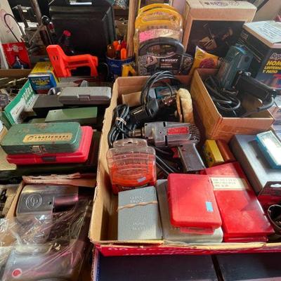 Mixed lot of power and hand tools, and hardware. 