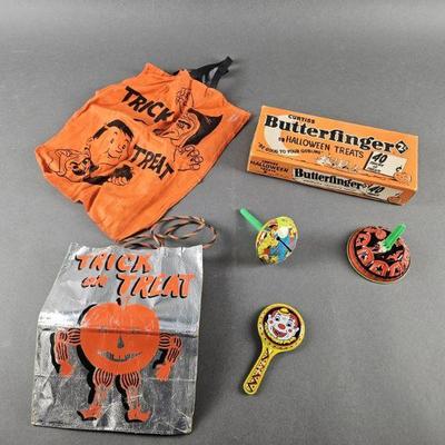 Lot 475 | Vintage Holloween Bags, Butterfinger Box & More!