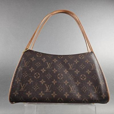 Lot 1395 | Fashion Handbag