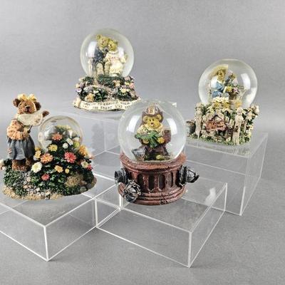 Lot 1144 | Vintage Boyd's Bearstone Collection Snow Globes