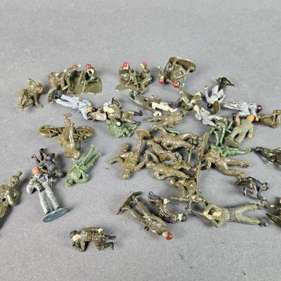 Lot 474 | Plastic Green Army Men and More