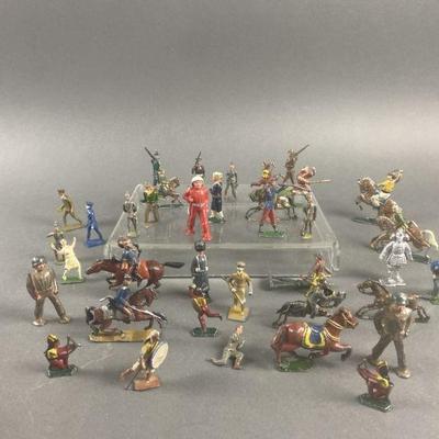 Lot 129 | Vintage Miniature Lead Soldiers & More