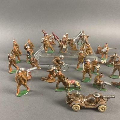 Lot 59 | Vintage Miniature Barclay Toy Lead Soldiers