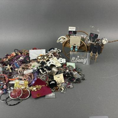 Lot 1107 | Lot of Vintage Costume Jewelry
