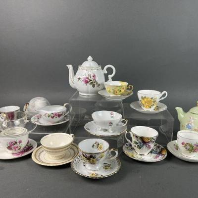 Lot 1358 | Tea Pots & Tea Cups