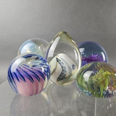 Lot 246 | Artist Signed Glass Paperweight Lot