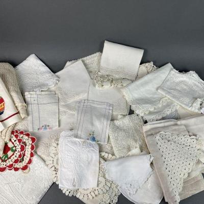 Lot 1376 | Vintage Linens