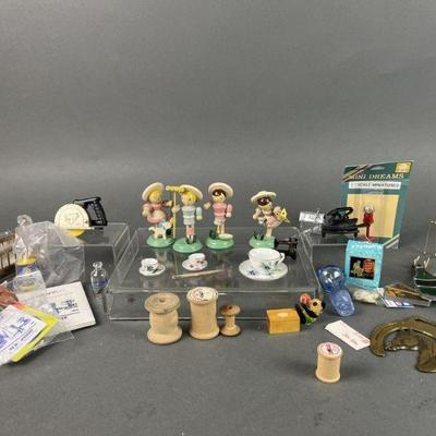 Lot 1354 | Miniature Items