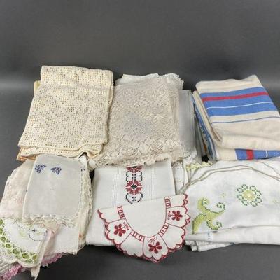 Lot 538 | Vintage Linen Lot