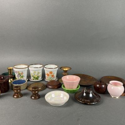 Lot 1334 | Shawnee Duo-Tone Pot & More