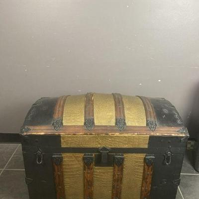 Lot 1215 | Vintage Chest