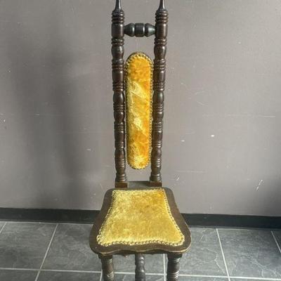 Lot 1030 | Vintage Throne Chair