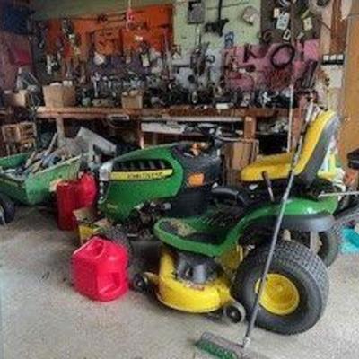 John Deere D190 lawn tractor & trailers 