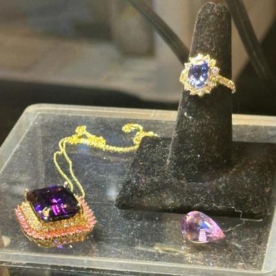 Tanzanite and diamond ring on 14k gold setting