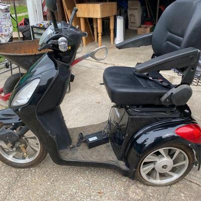 E-Wheels electric scooter, no battery, flat tires, needs TLC