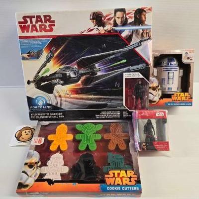#4044 â€¢ (4) Star Wars Collectables
