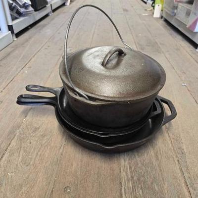 #7660 â€¢ Lodge Cast Iron Cookware Set
