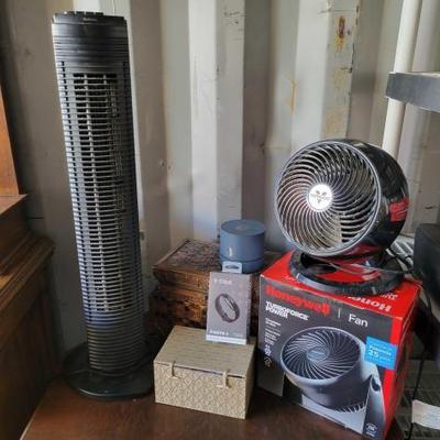 #2920 â€¢ (3) portable fans, Fitbit watch, (3) jewelry boxes
