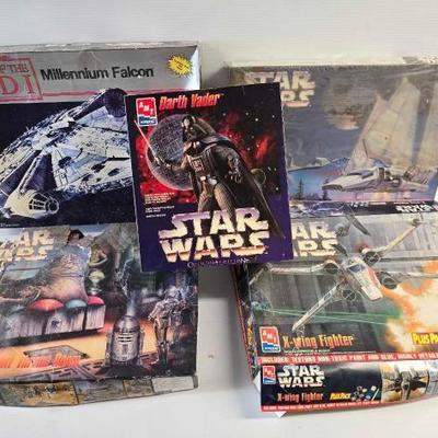 #4002 â€¢ (5) Star Wars Collectables/Model Kits
