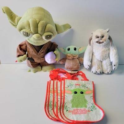 #3782 â€¢ 3 Star Wars Plush Toys and 6 Tote Bags
