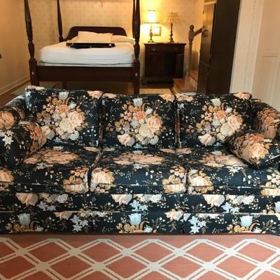 queen sleeper sofa $125
76 X 40 X 27