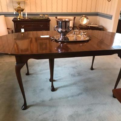 Queen Anne Style drop leaf dining table with 2 leaves $225
77 X 33 X 29 1/2