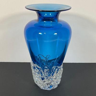 Art Glass Vase - Signed /Unknown