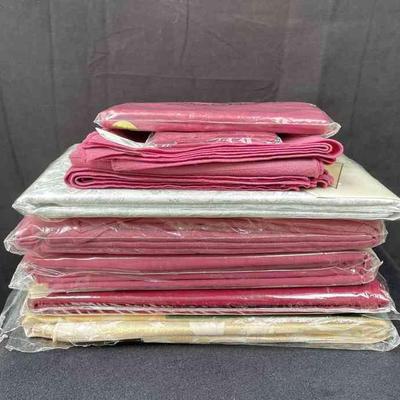 Five Large New In Packages Entertaining Tablecloths * Mauve Permanent Press Cloth Napkins New