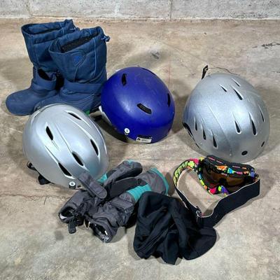 CHILDRENS ACTIVITY GROUP | Including three winter sports helmets, mittens, goggles, and a pair of boots