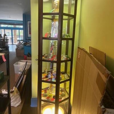lit round display case