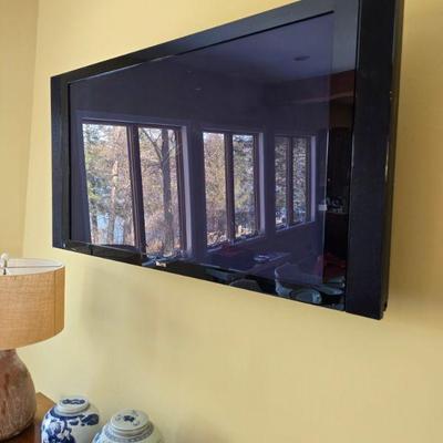 Elite smart TV with speakers