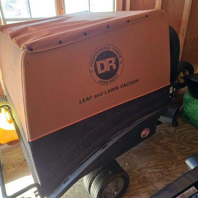 Vacuum trailers for mowers