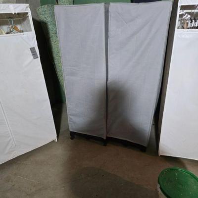 Clothing hanger zipper closed containers