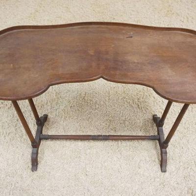 1118	WALNUT PETITE KIDNEY SHAPED STAND, APPROXIMATELY 14 IN X 26 IN X 38 IN HIGH
