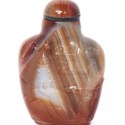 Chinese Floating Agate Snuff Bottle