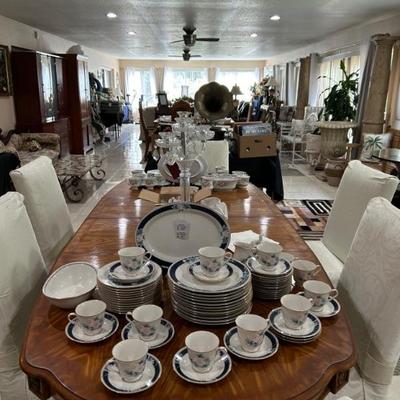 Huge Patio filled with assorted items
