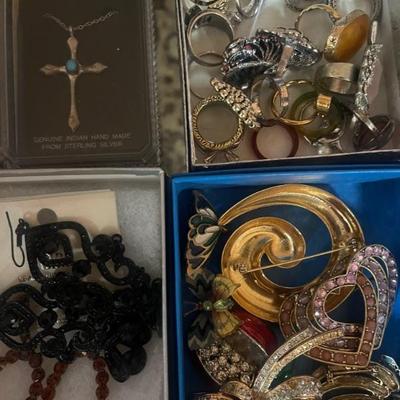 Brooches, earrings 