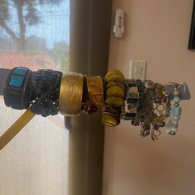 Bracelets 