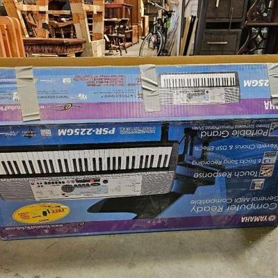 #6222 â€¢ Yamaha Keyboard with Stand Model: PSR-225GM
