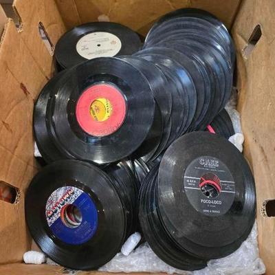 #7334 â€¢ Vinyl Records (45's) Collection
