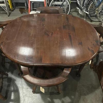#5130 â€¢ Vintage dining room table with 4 chairs
