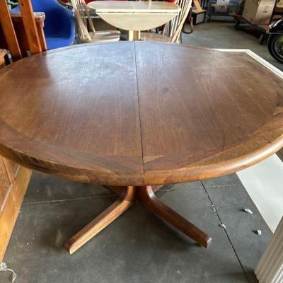 #5620 â€¢ wood circle table with 3 leafs
