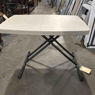 #4532 â€¢ Folding Table
