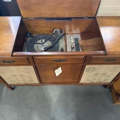 #5070 â€¢ record player cabinet
